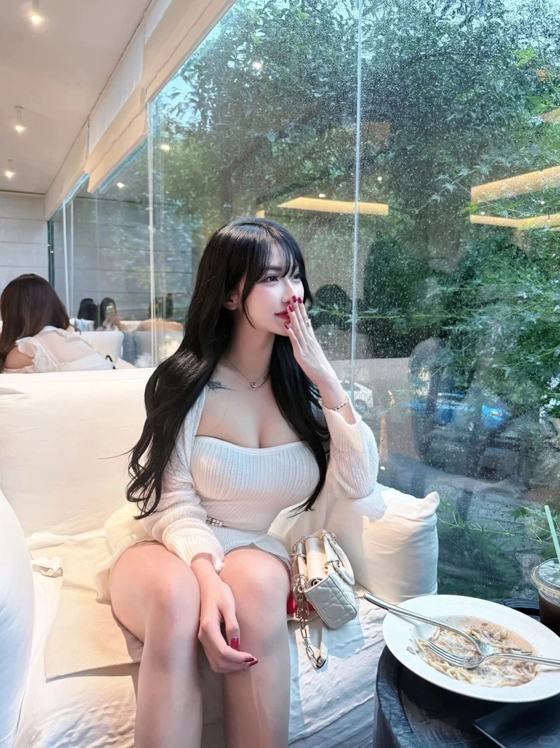 Ảnh gái xinh Hàn Quốc mặc váy trẻ trung