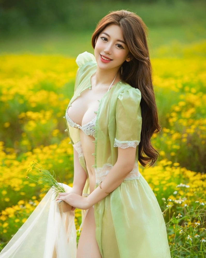 Ảnh <strong>gái xinh khoe vú</strong> to tròn đầy đặn