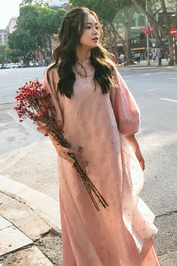 Áo dài Hồng Hồng NAKED BY V, tông nude hồng nhẹ nhàng