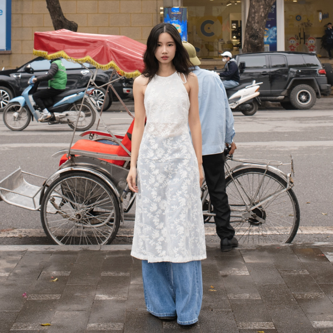 Áo dài Thanh Du, phom dáng thanh lịch, màu nude nhẹ nhàng