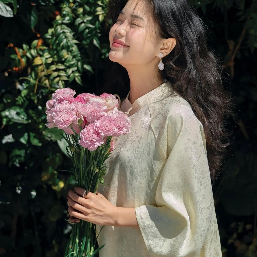 Áo dài Vành Khuyên, sự kết hợp màu sắc hài hòa