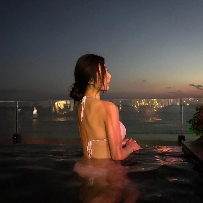 Lee Young Yoo với vẻ đẹp trẻ trung và năng động, khoe nét duyên dáng