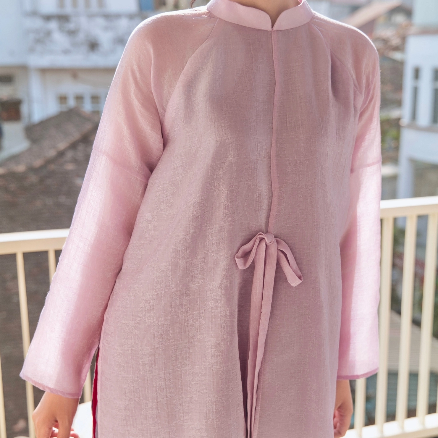 Mẫu áo dài nude Du Vân với thiết kế thanh lịch và hiện đại