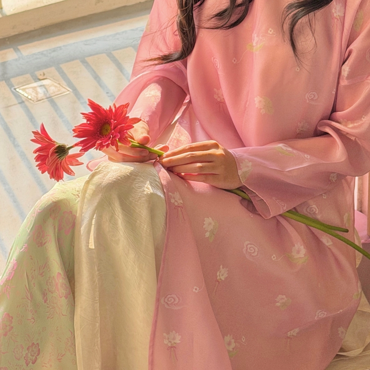 Mẫu áo dài Tường Vân, phù hợp cho vẻ đẹp hiện đại và truyền thống