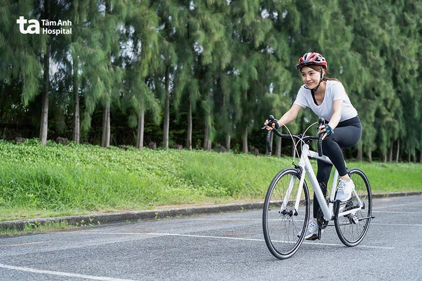 Minh họa các hoạt động thể chất có thể gây rách màng trinh