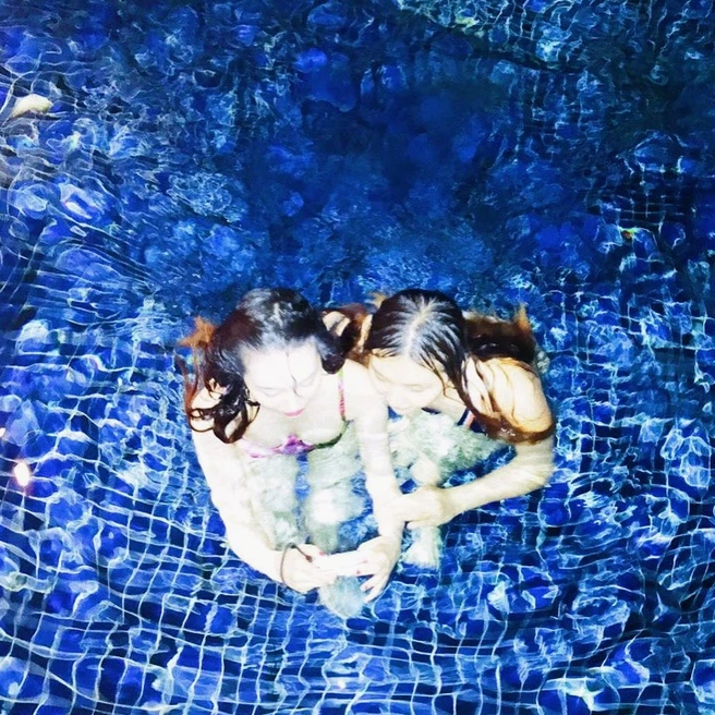 Sunmi tự tin khoe đường cong quyến rũ trong bộ đồ sân khấu nổi bật