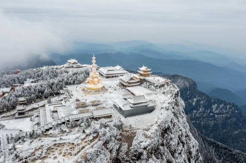 Vạn Lý Trường Thành uốn lượn trên dãy núi hùng vĩ, một phần của Ảnh thiên nhiên trung quốc