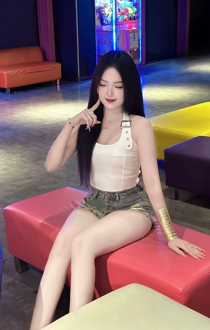 Một cô gái Việt Nam mang phong cách quyến rũ và tinh tế