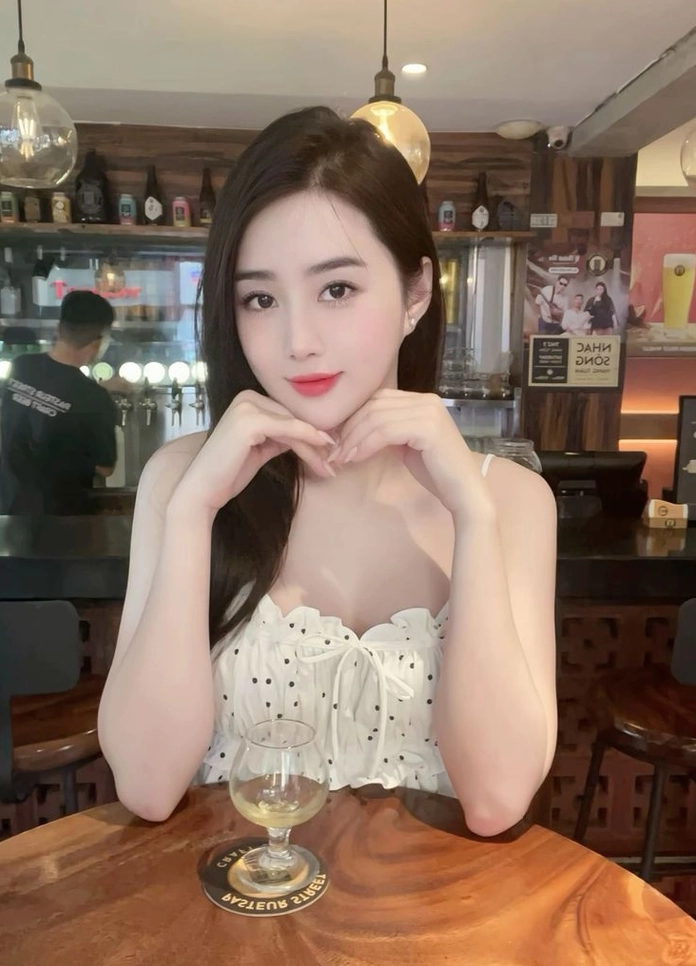 Vẻ đẹp nóng bỏng của cô gái Việt Nam trong trang phục bikini trên bãi biển